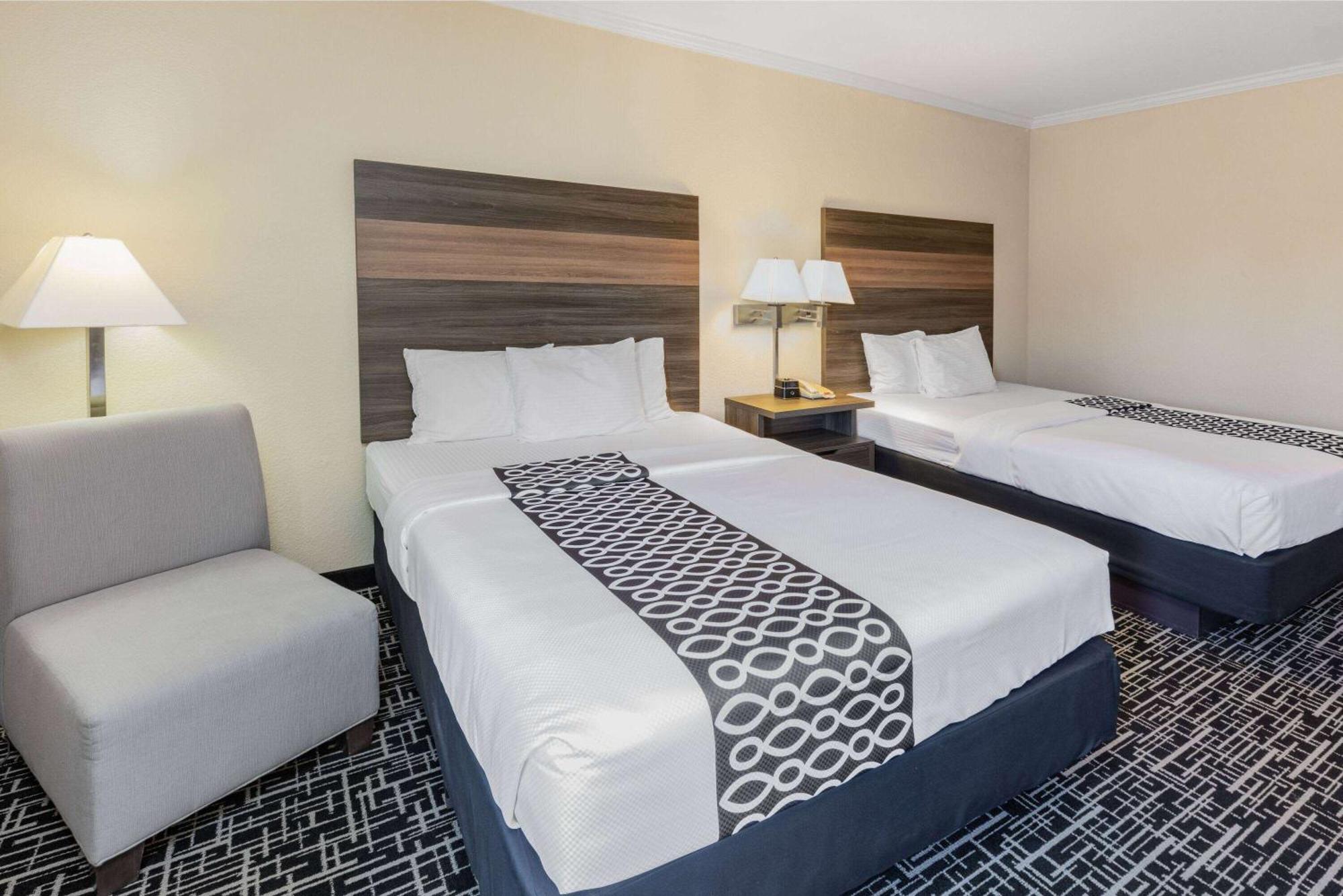Отель La Quinta By Wyndham Garland Harbor Point Экстерьер фото